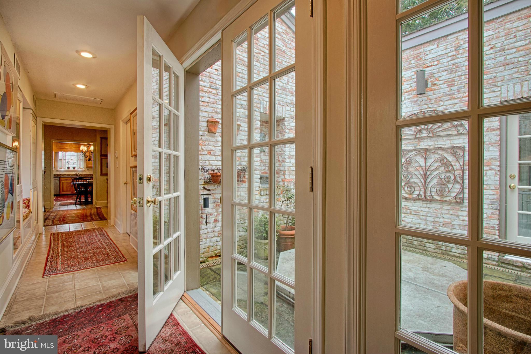 COUNTRY CLUB HILLS - Residential