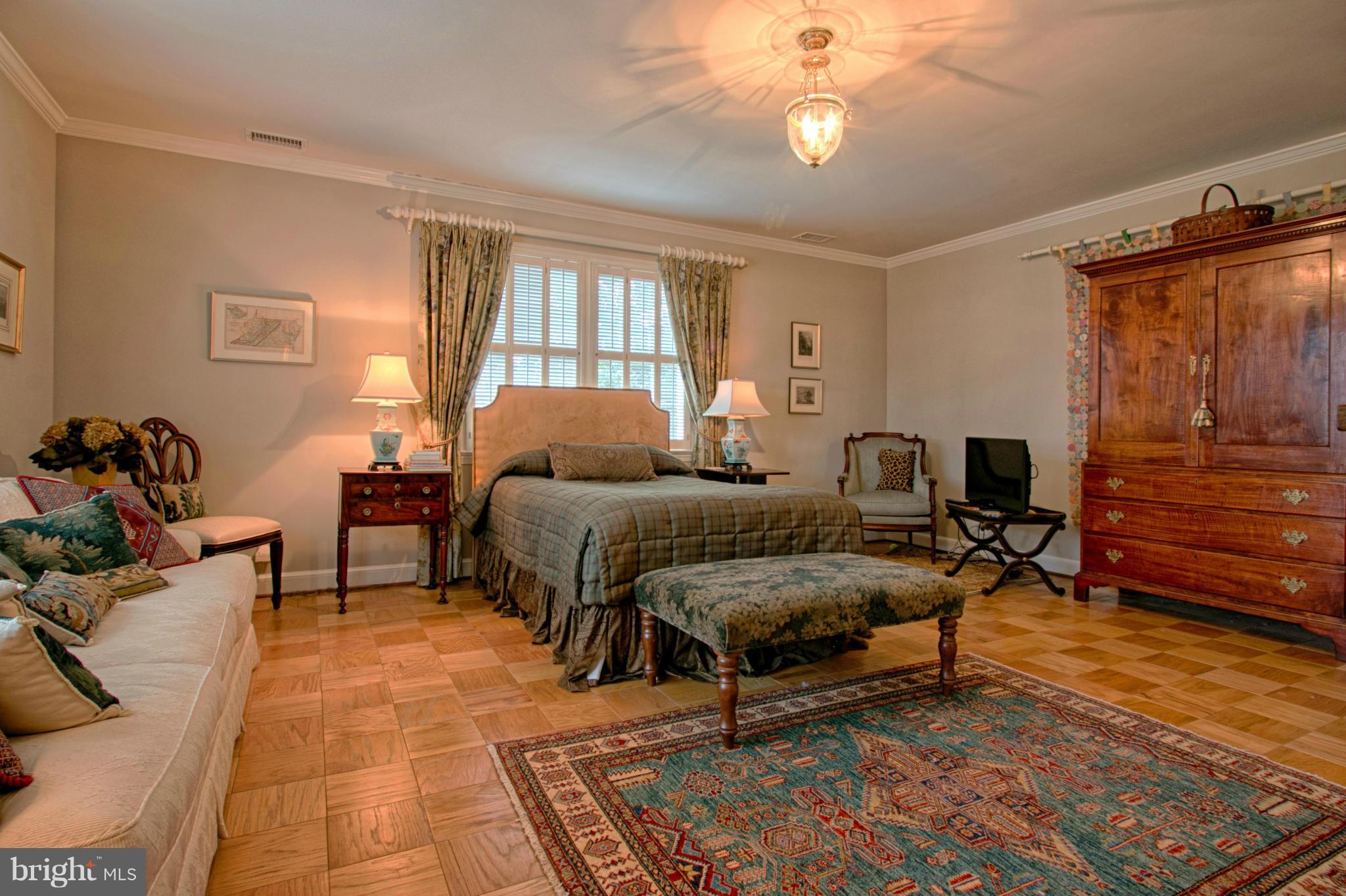 COUNTRY CLUB HILLS - Residential