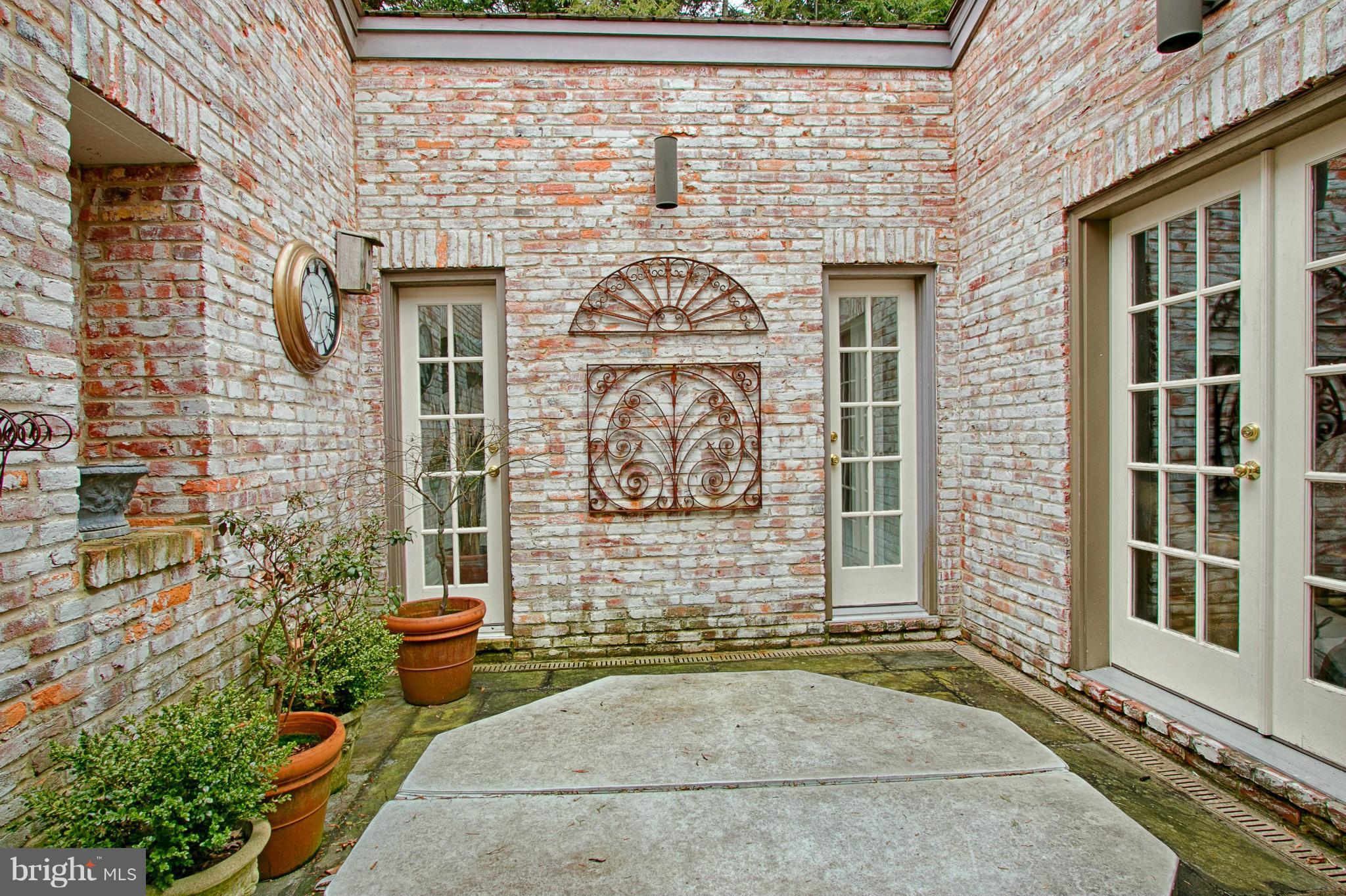 COUNTRY CLUB HILLS - Residential