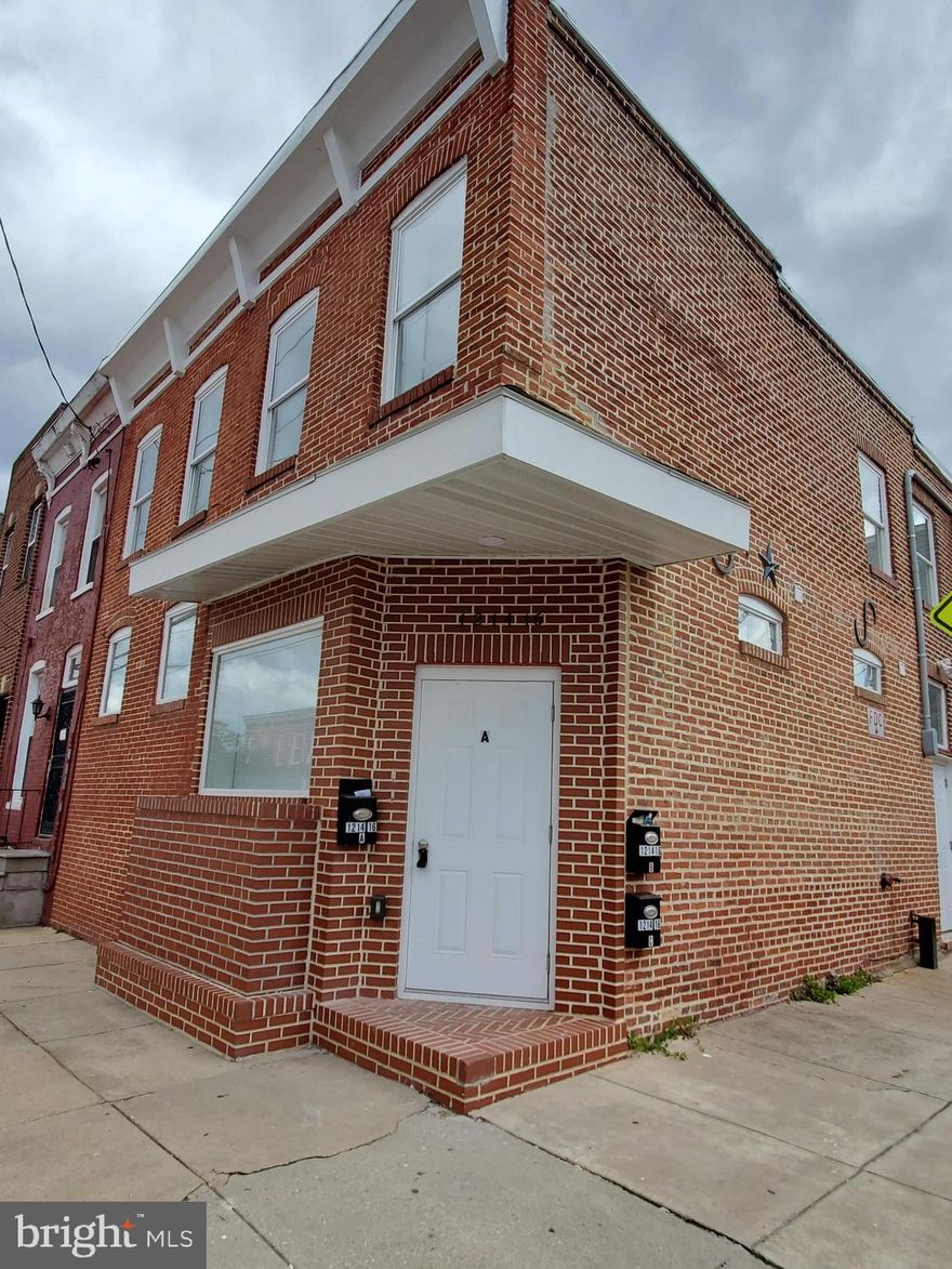 Recently renovated charming one bedroom, one bath unit with high ceilings, open concept living area & kitchen with granite countertops & stainless steel appliances. Ground Level with no steps for ease of access. Just blocks from The Raven's & Orioles Stadium, Baltimore's Entertainment district & the Inner Harbor next to bus stops, a short ride to BWI airport, within 4 minutes of 95, 395 and 295 the location couldn't be more convenient!