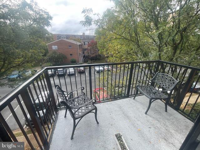 MAYFLOWER SQUARE - Residential