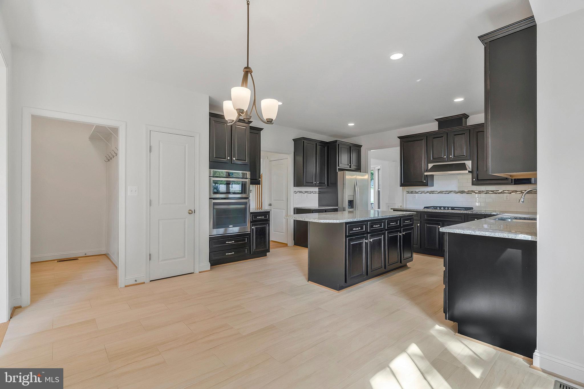 VALLEY VIEW ESTATES - Residential Lease