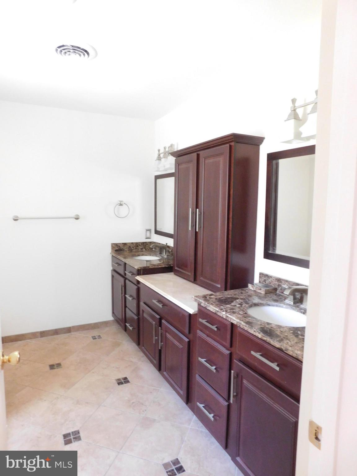 VALLEY LEE - Residential