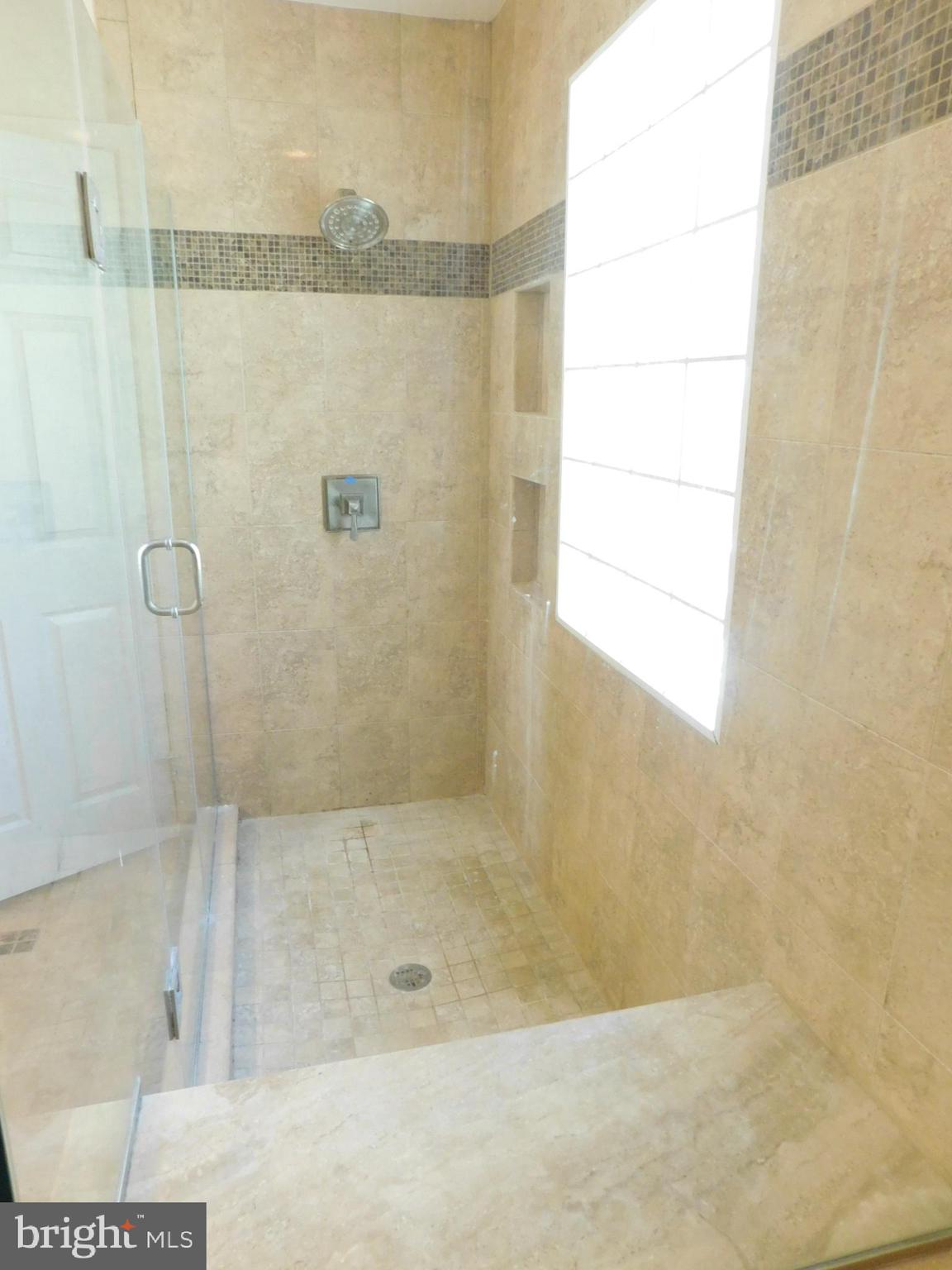 VALLEY LEE - Residential