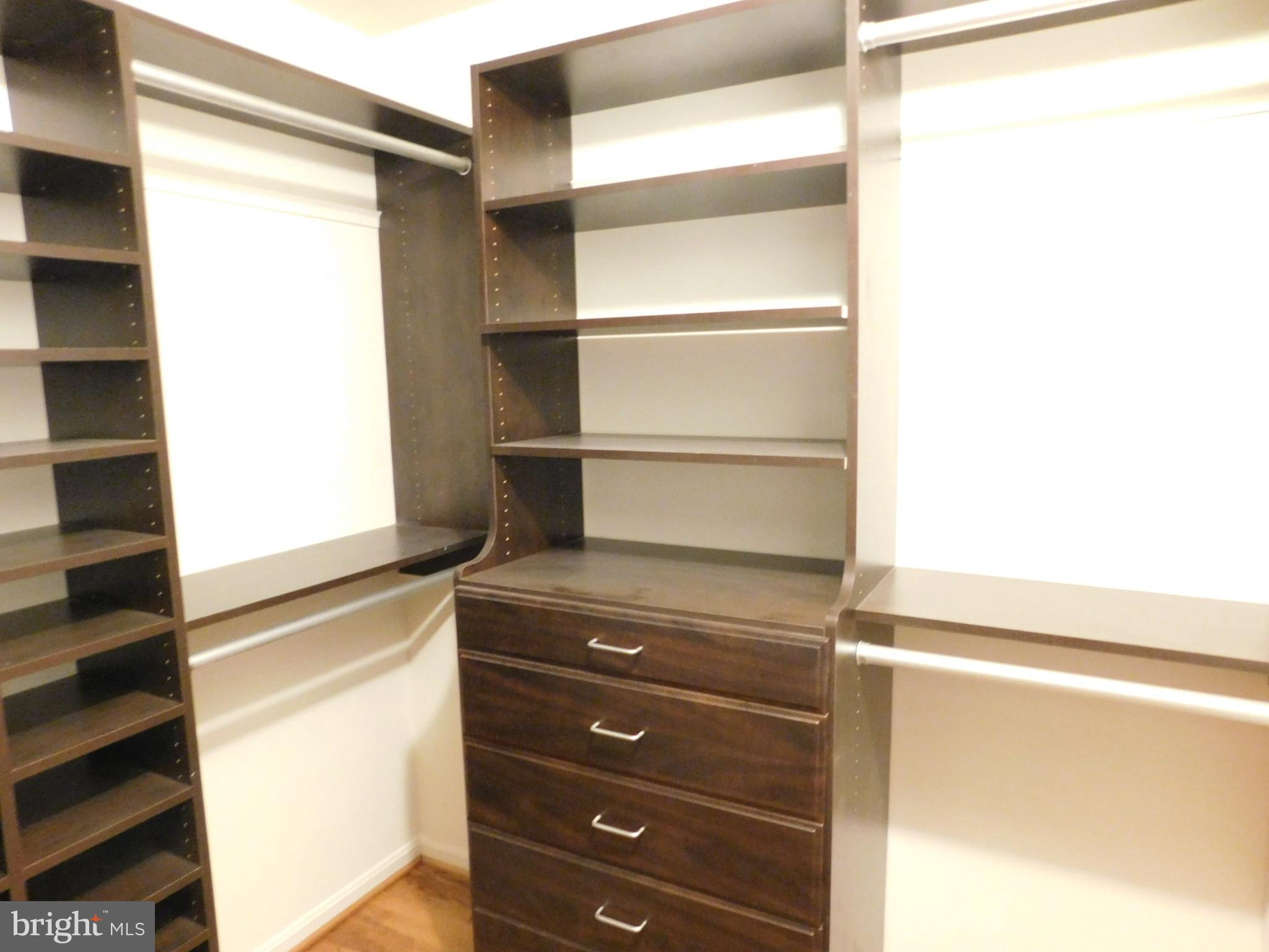 VALLEY LEE - Residential