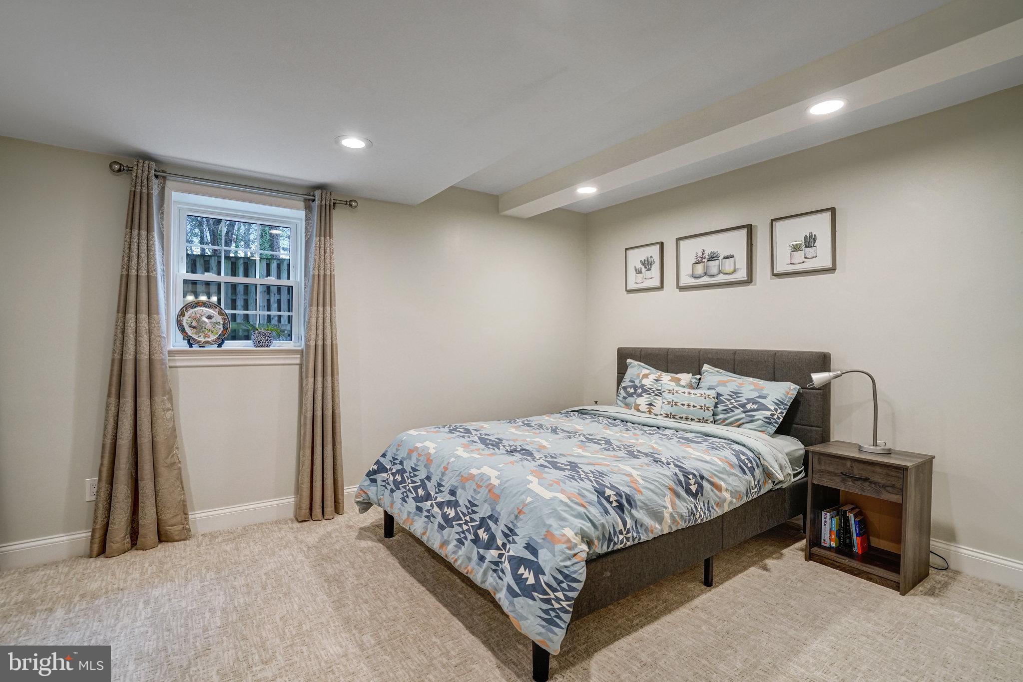 PINECREST - Residential