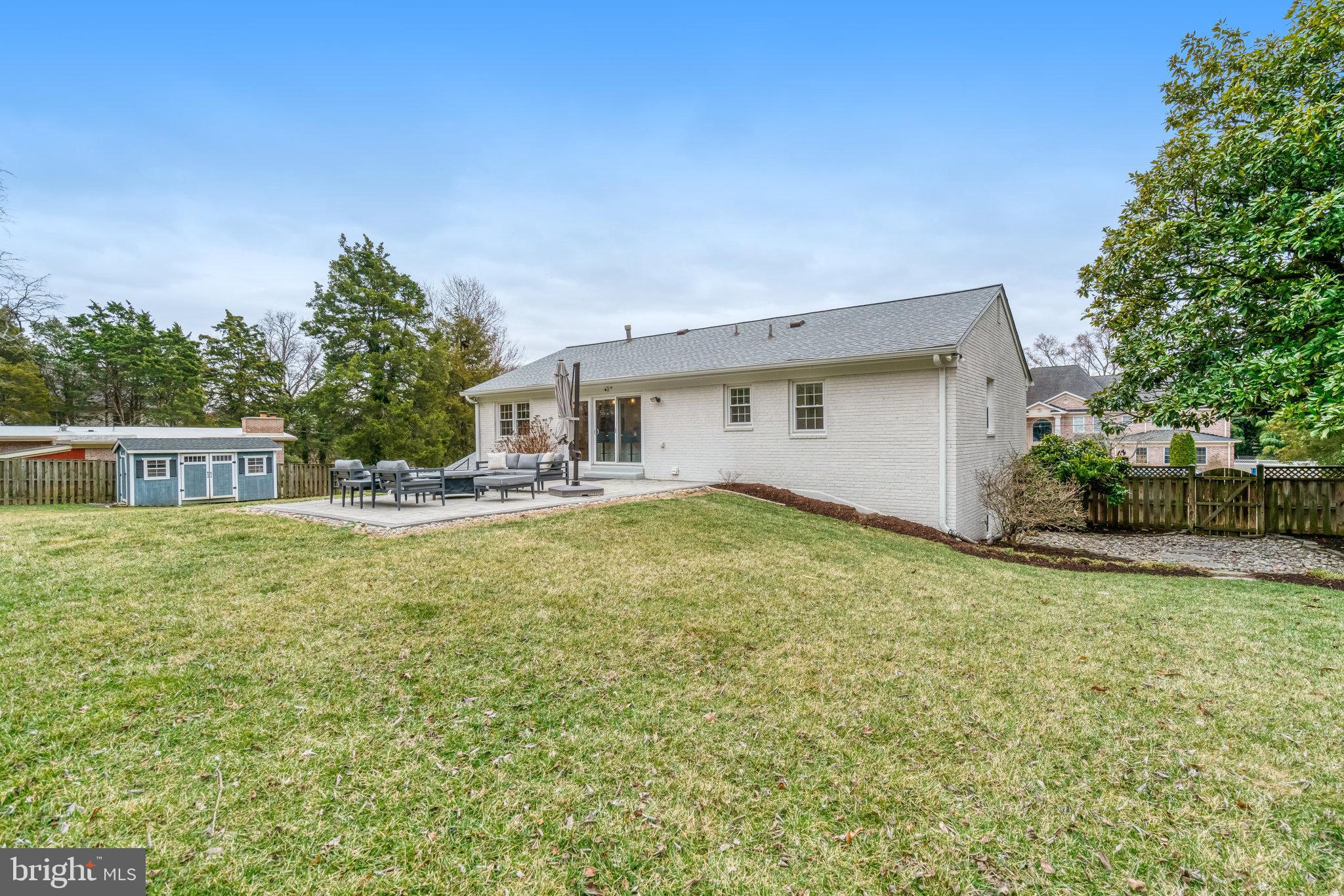 PINECREST - Residential