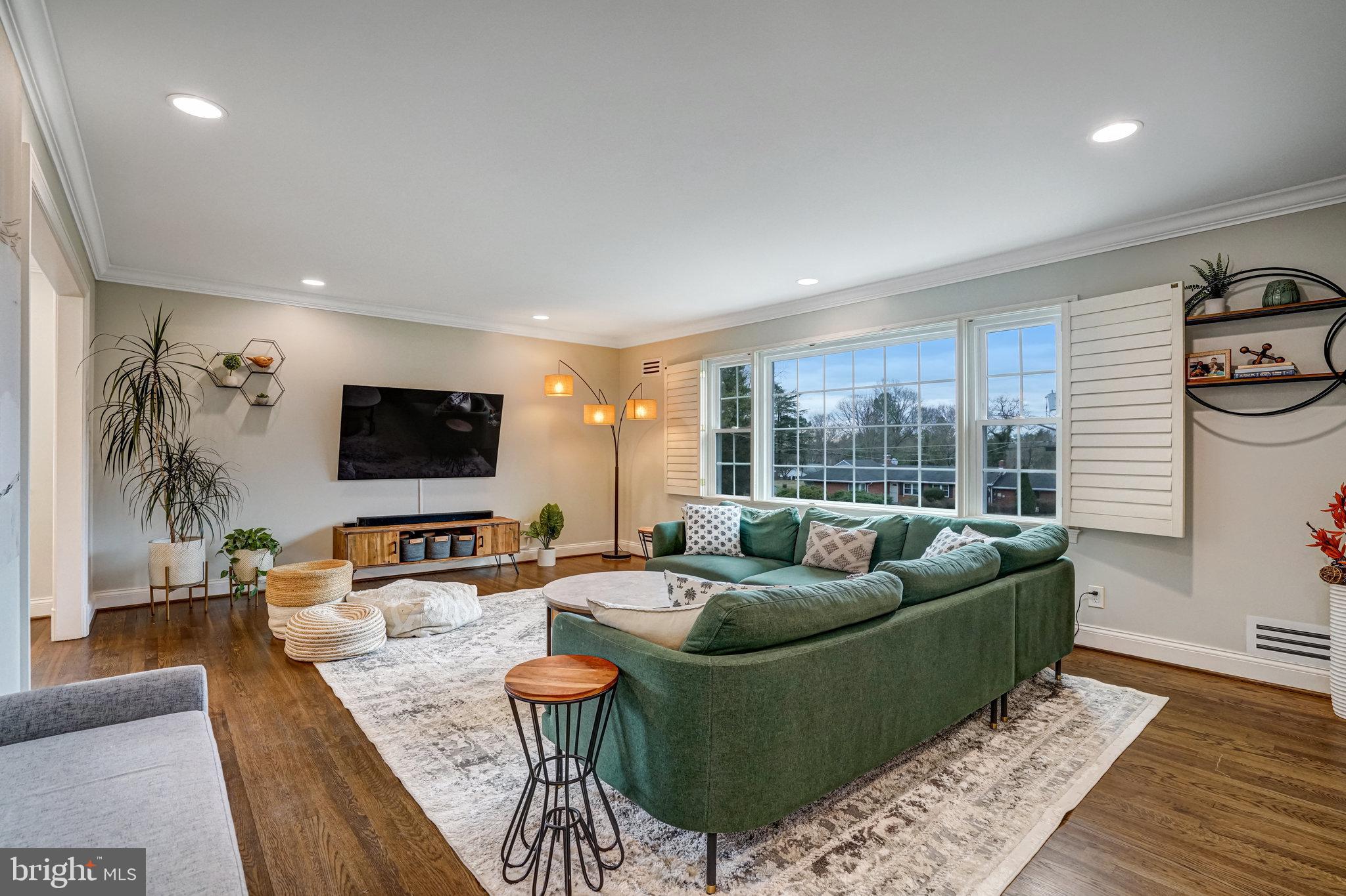 PINECREST - Residential