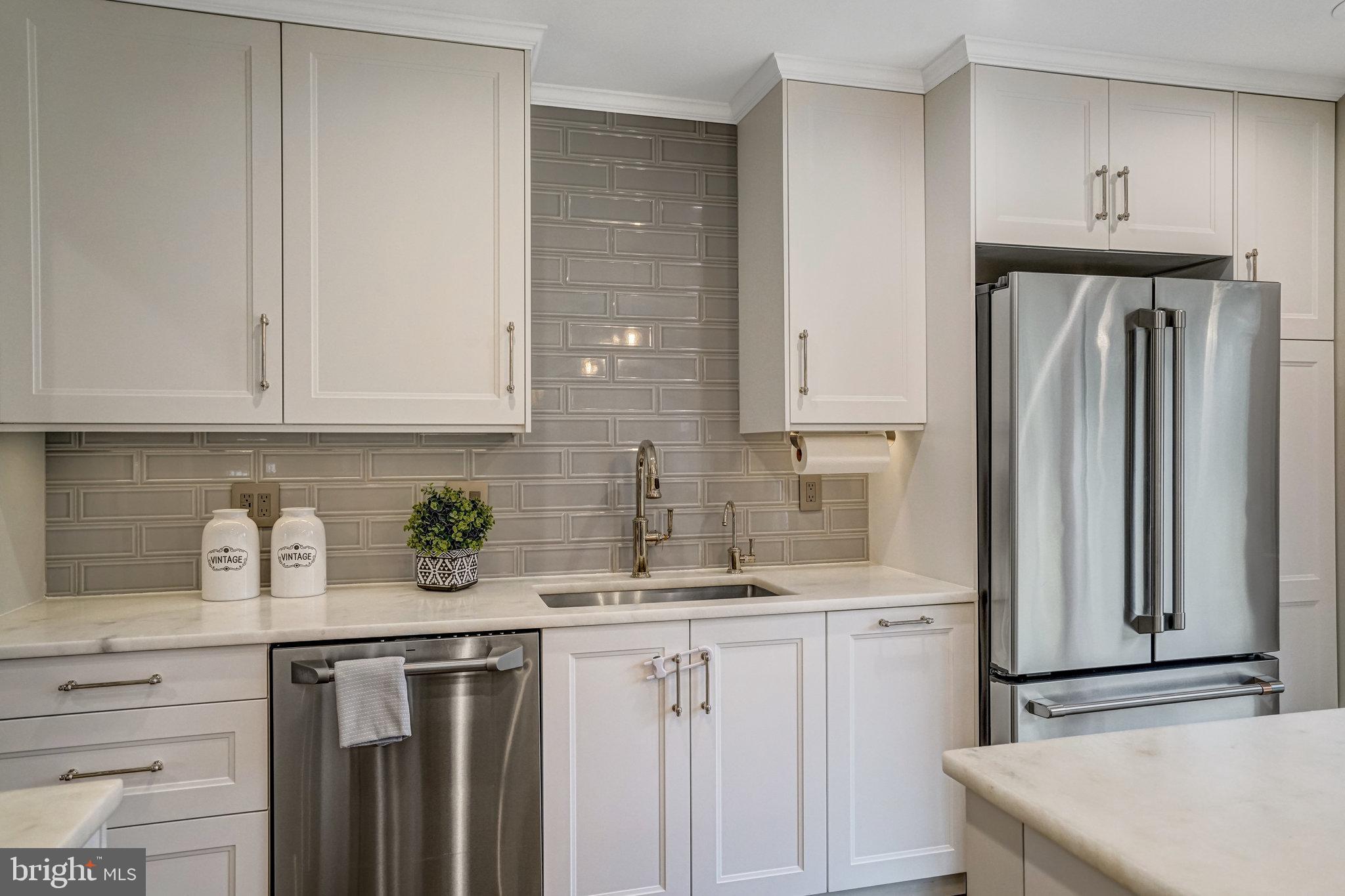 PINECREST - Residential