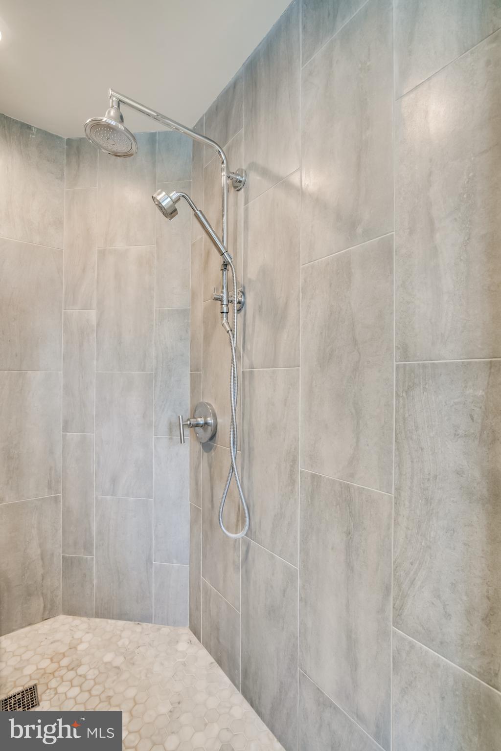 LEISURE HILL - Residential