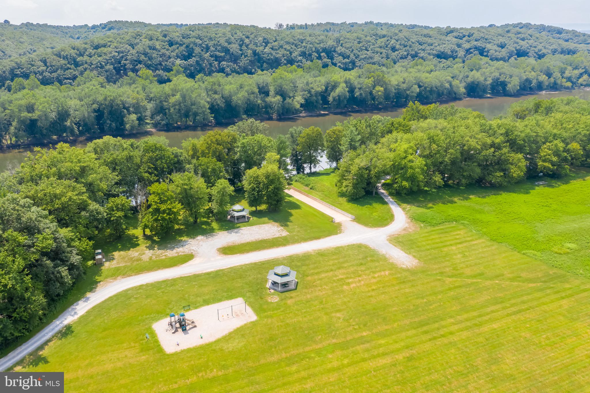 BROOKFIELD ON THE POTOMAC - Residential