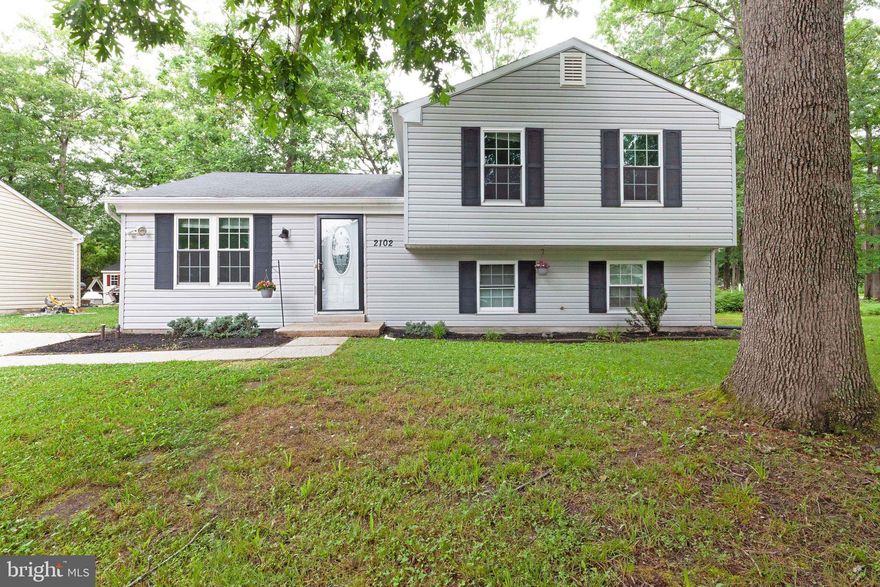 What are you waiting for?  Make an appointment to Tour now and Enjoy your new Home and move-in just in time for July 4th !!!  Imagine Summer Breeze, Butterflies, Beautiful Flowers or maybe Gardening.  Georgeous gleaming hardwood floors and  Freshly painted, New wall to wall carpet.  Lots of Kitchen Cabinet space,   Relax and enjoy Spacious Moderate Bedrooms.  Entertain Family, Friends and Neighbors while Grilling in Back Yard Barbeque.