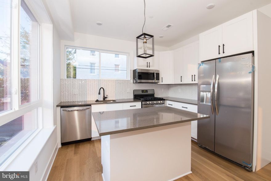 Live in this brand new bi-level 3 bedroom apartment in a sunny corner triplex building. The first floor has a spacious open concept living room, dining room and designer kitchen with granite counter tops, tile back splash, and stainless steel appliances. Each bedroom has a large window, closet, and access to their own bathroom. Large backyard and washer and dryer included in the unit.

*Sorry no pets