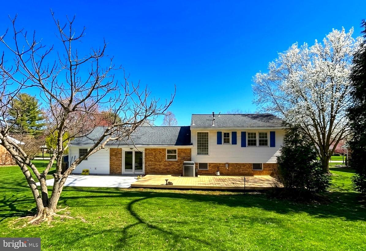 COUNTRY CLUB VIEW - Residential