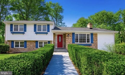 Photo of 5210 Lindsay Street, FAIRFAX, VA 22032 (MLS # VAFX2288994)