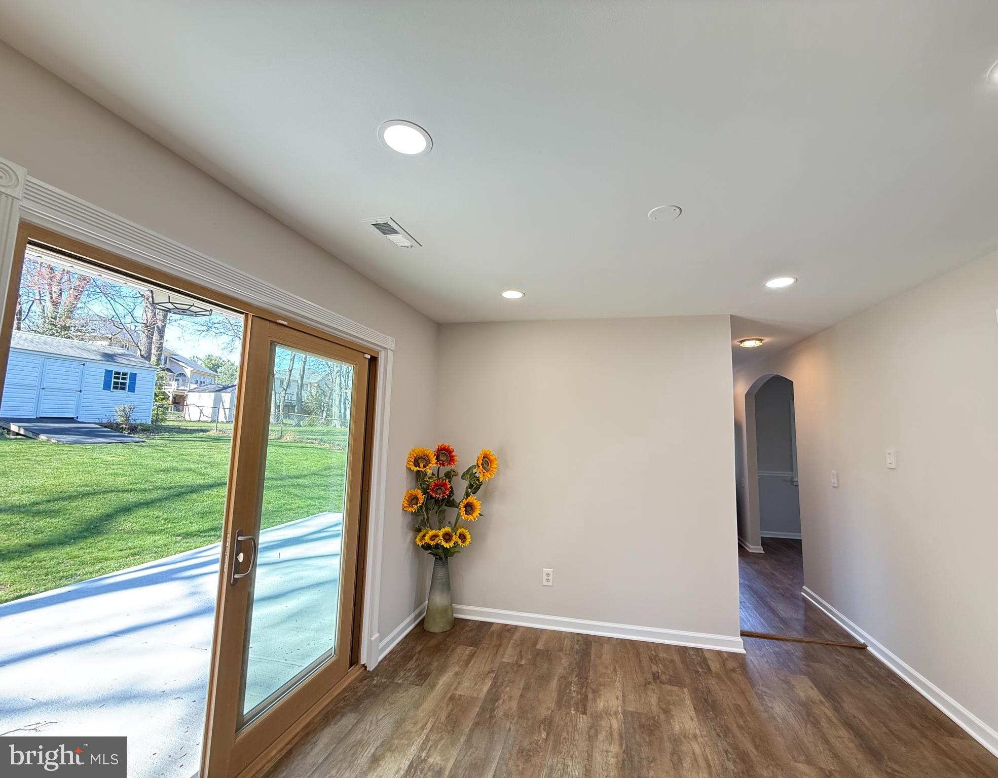 COUNTRY CLUB VIEW - Residential