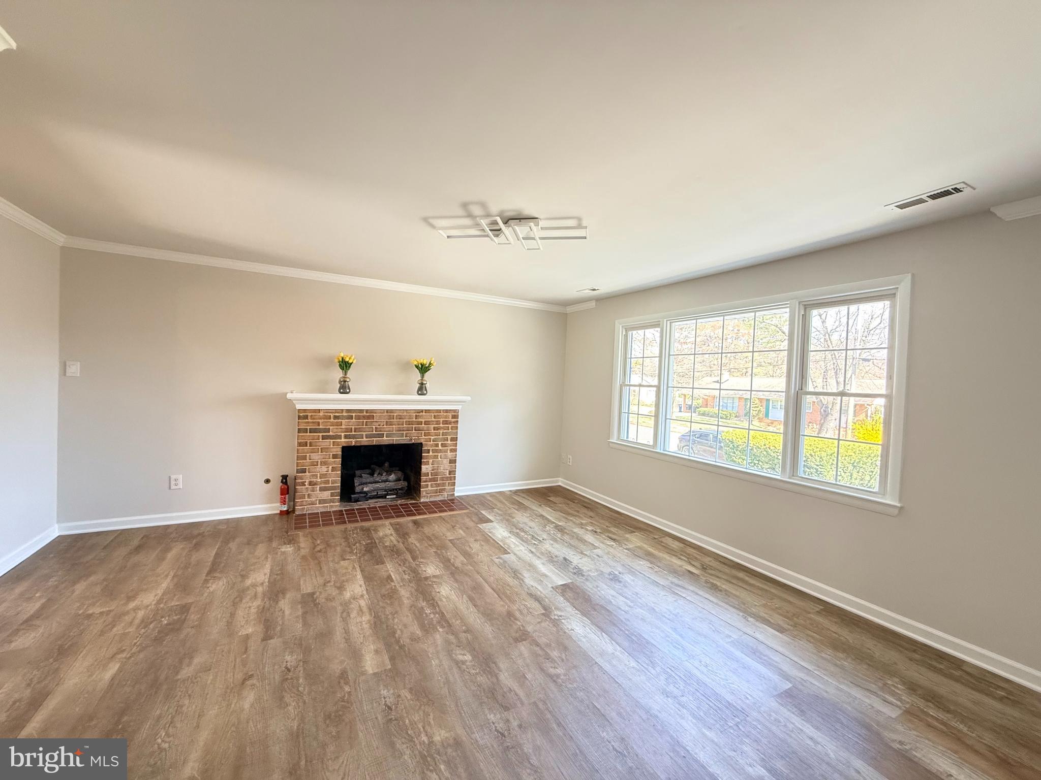 COUNTRY CLUB VIEW - Residential