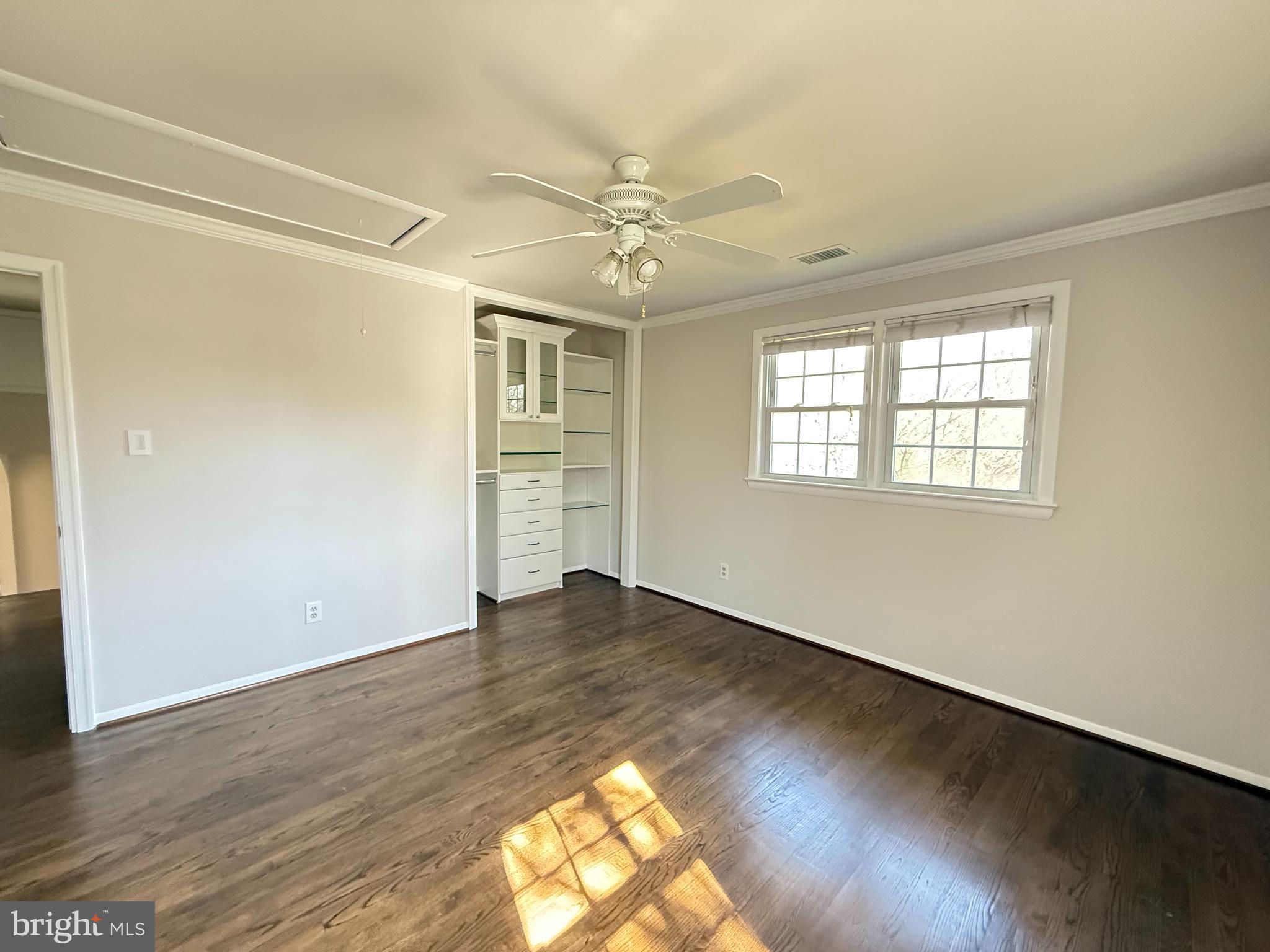 COUNTRY CLUB VIEW - Residential