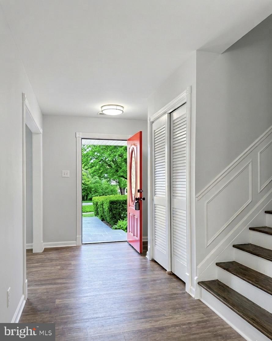 COUNTRY CLUB VIEW - Residential