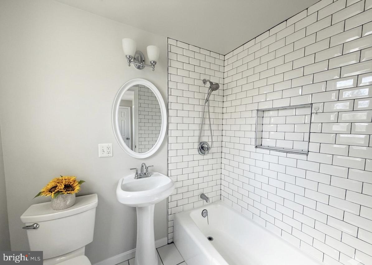 COUNTRY CLUB VIEW - Residential