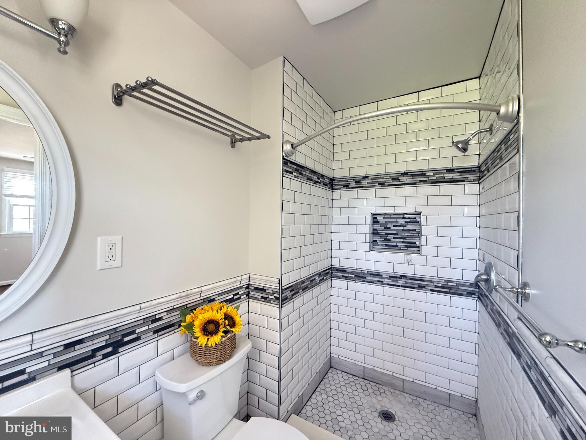 COUNTRY CLUB VIEW - Residential