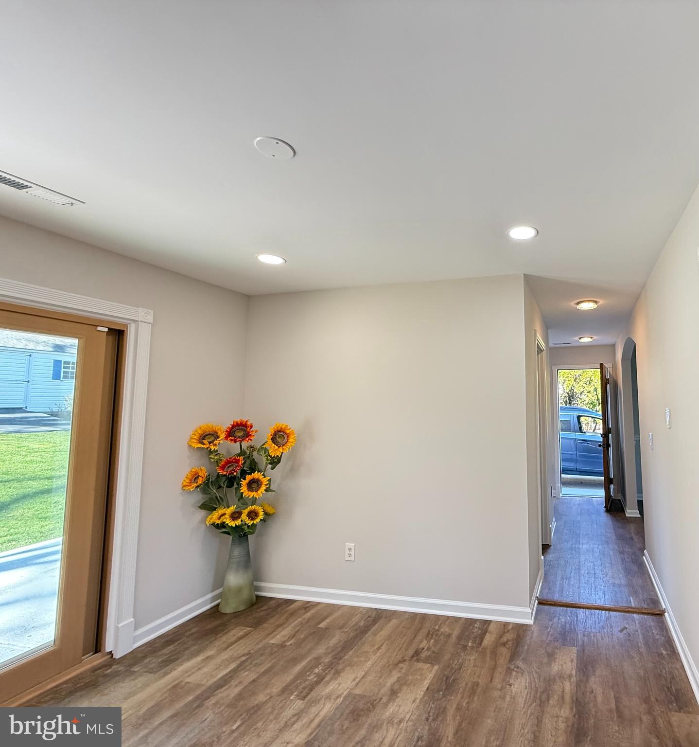 COUNTRY CLUB VIEW - Residential