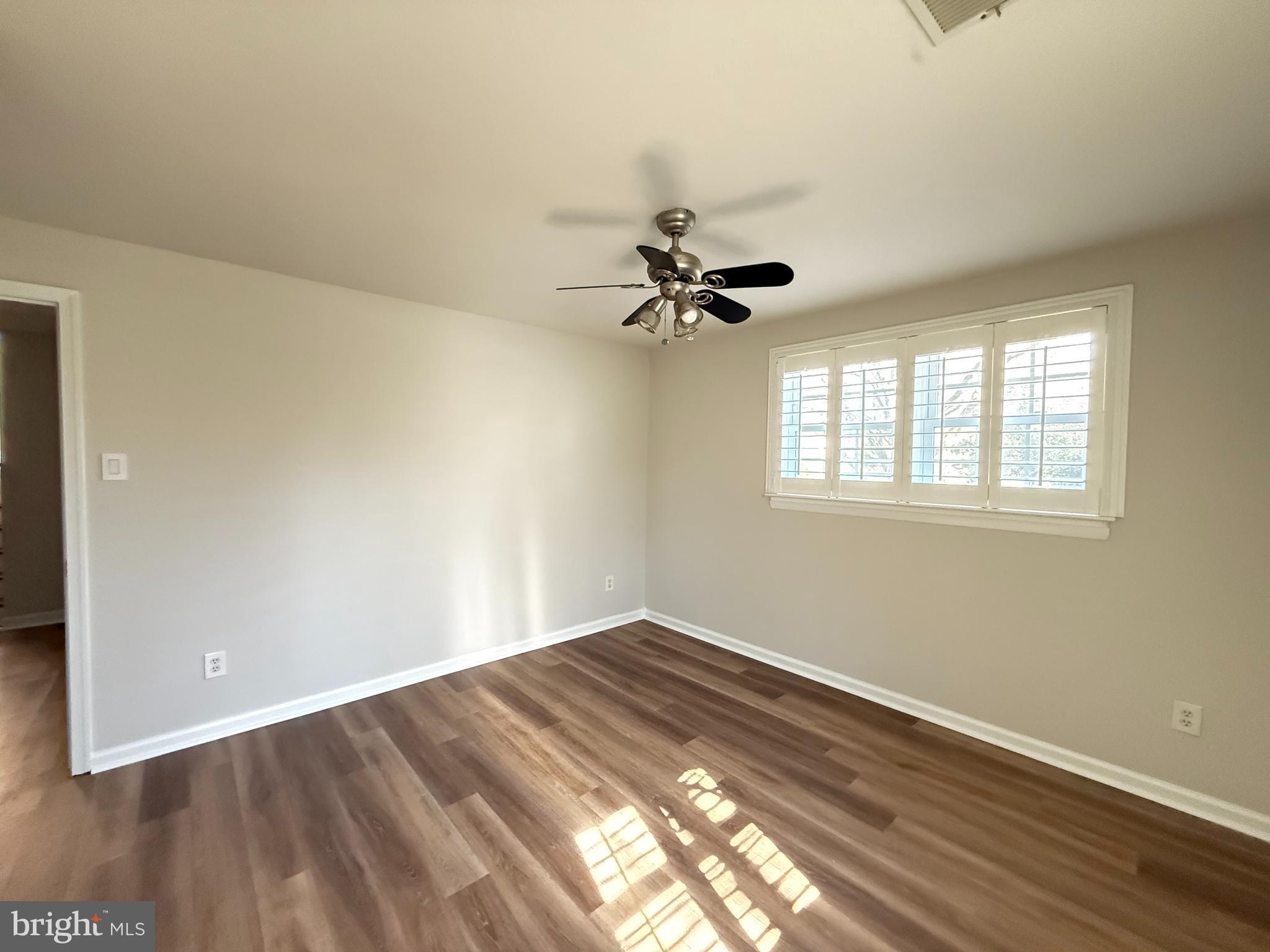 COUNTRY CLUB VIEW - Residential