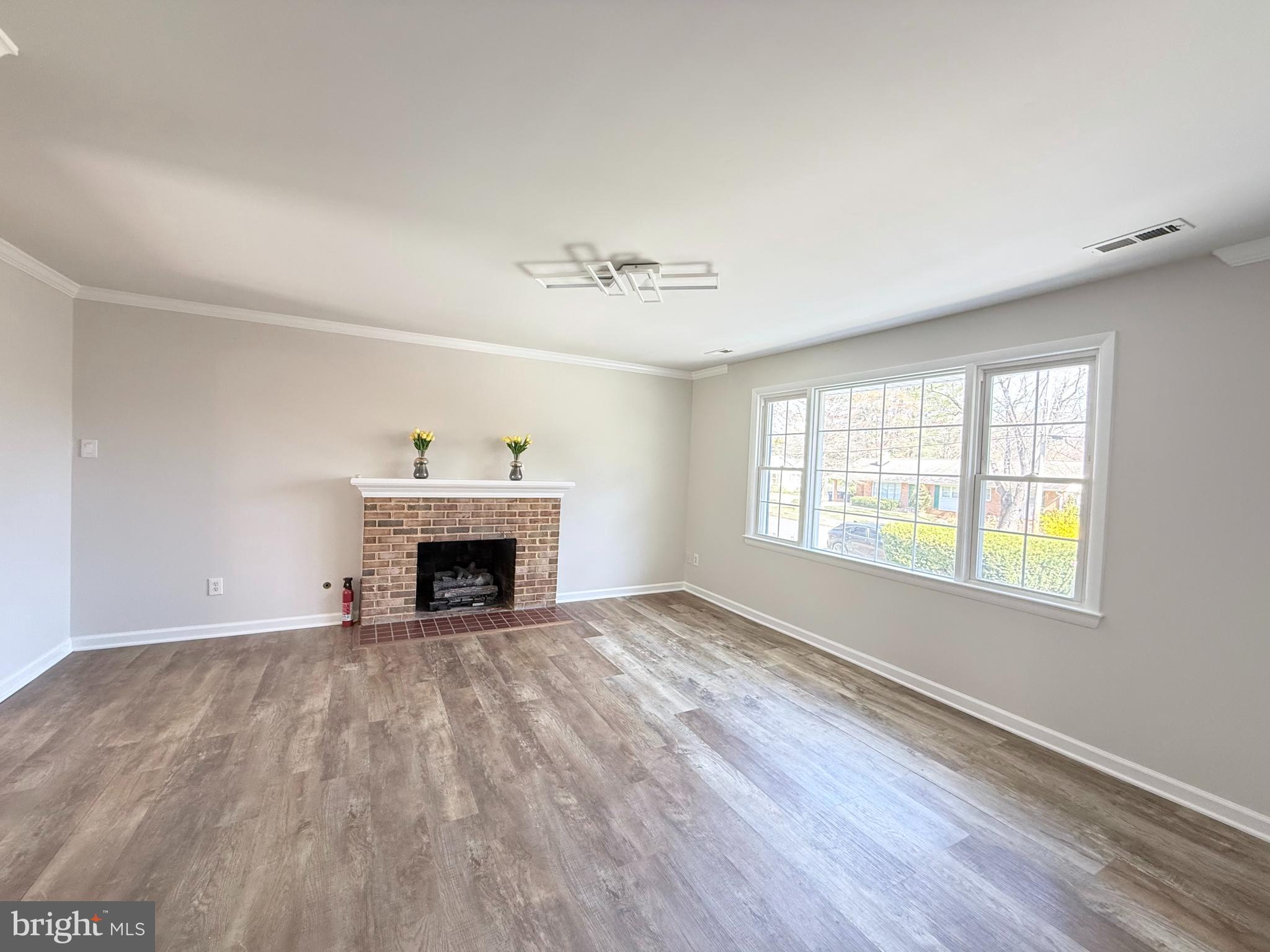 COUNTRY CLUB VIEW - Residential