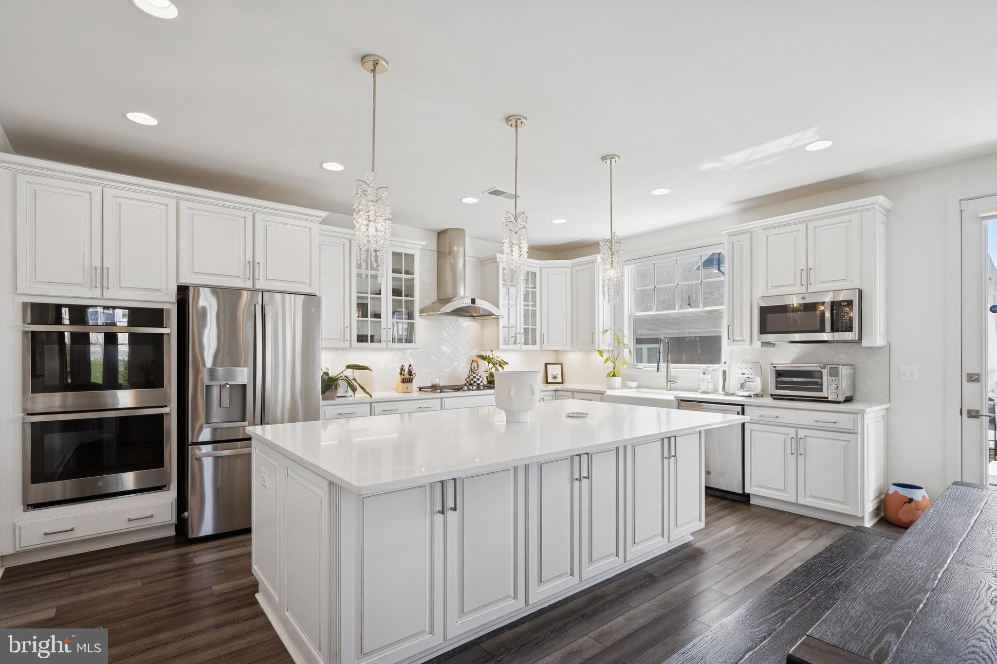 MEADOWBROOK - Residential