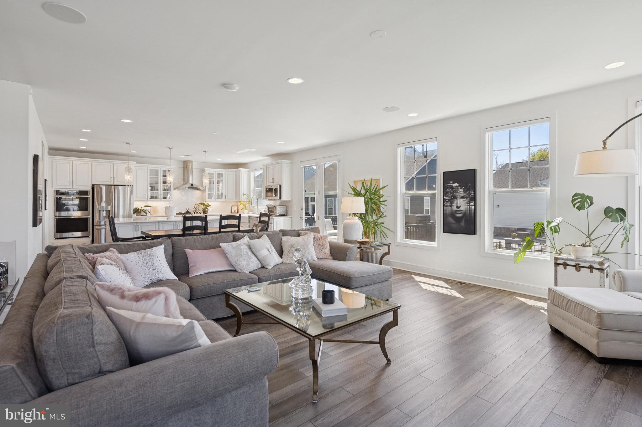 MEADOWBROOK - Residential