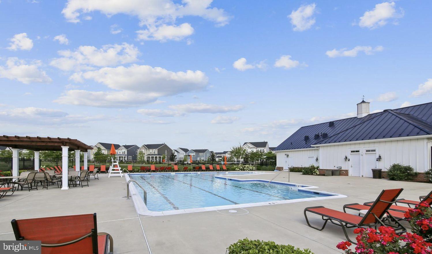 MEADOWBROOK - Residential