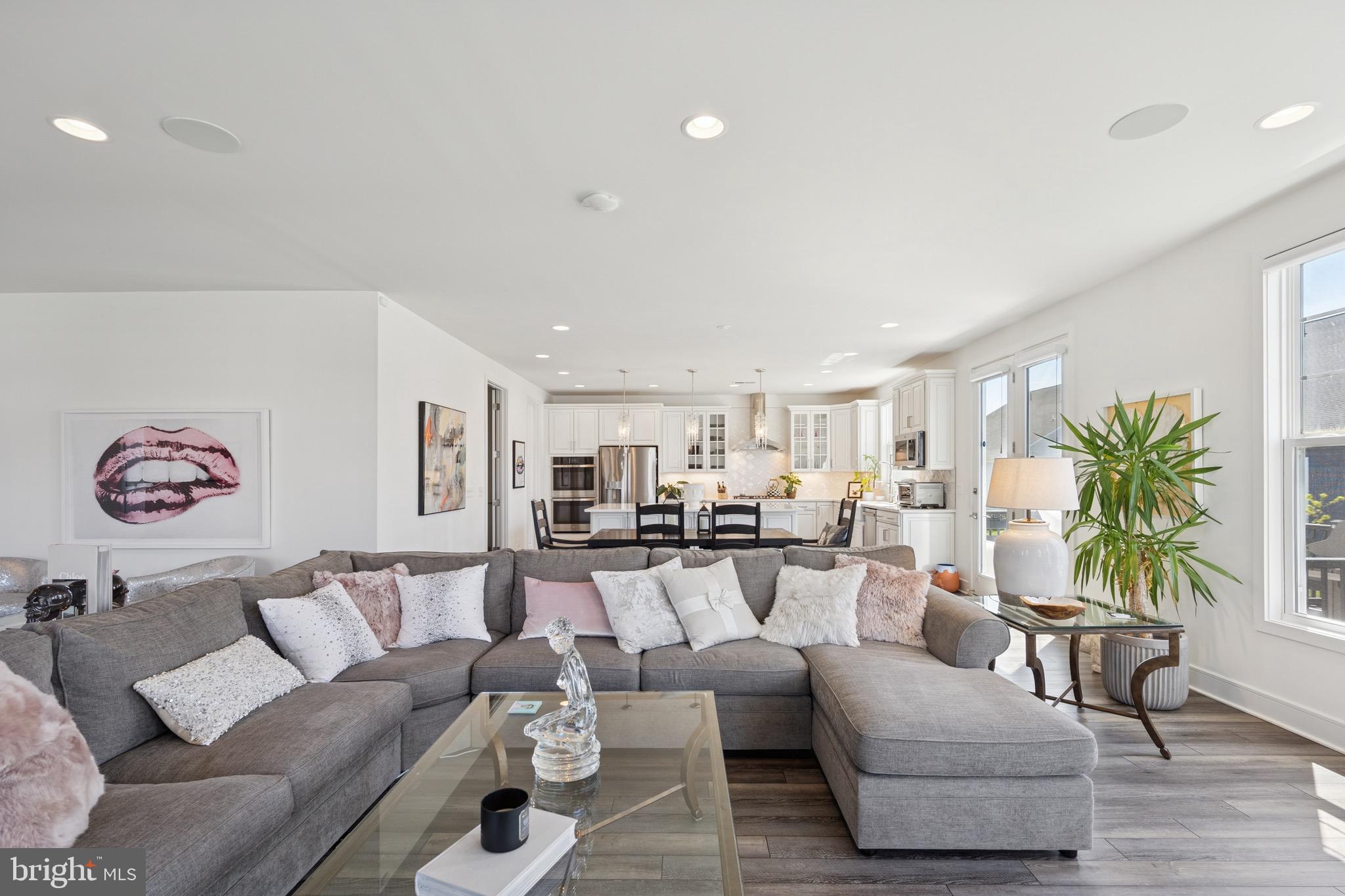 MEADOWBROOK - Residential