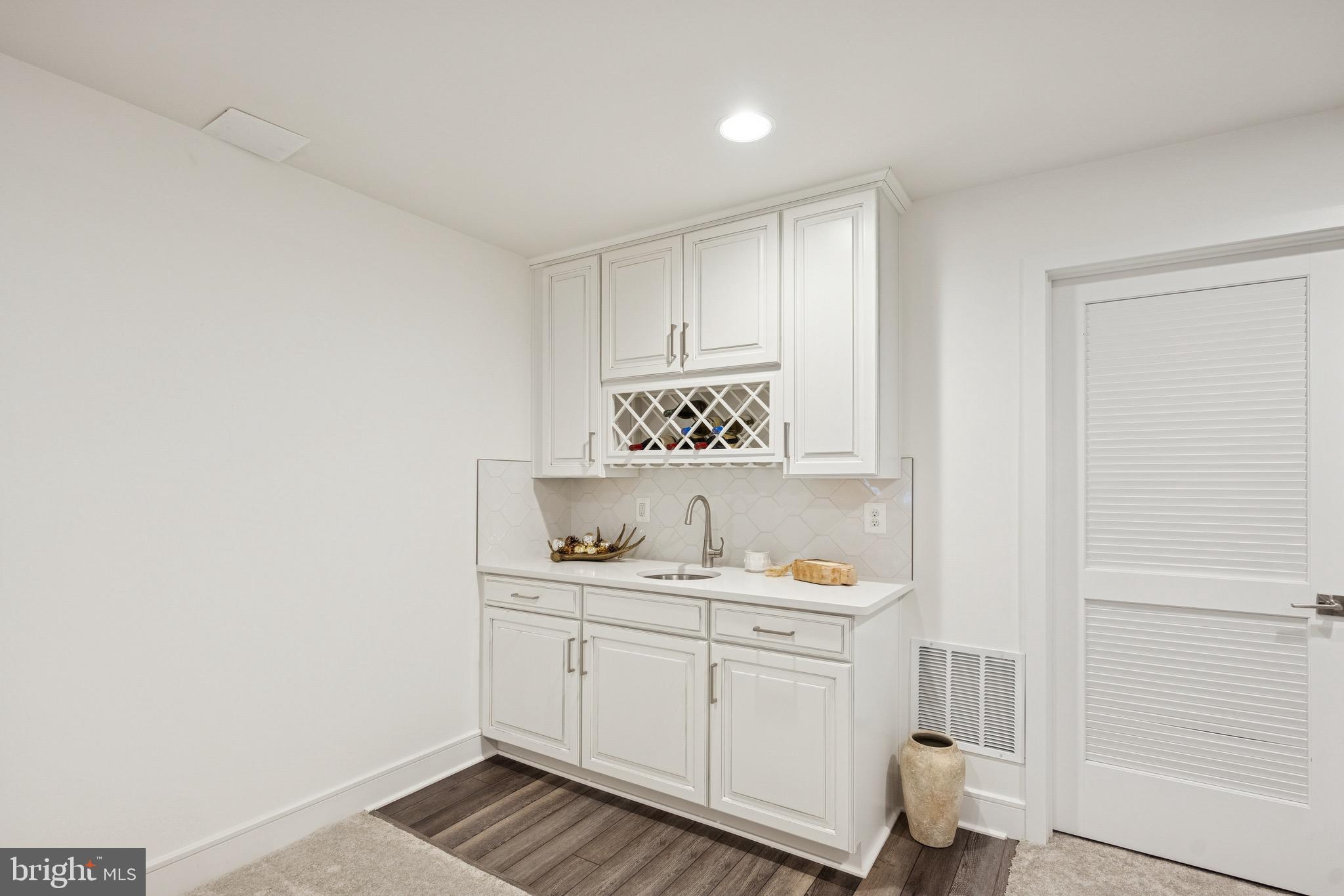 MEADOWBROOK - Residential