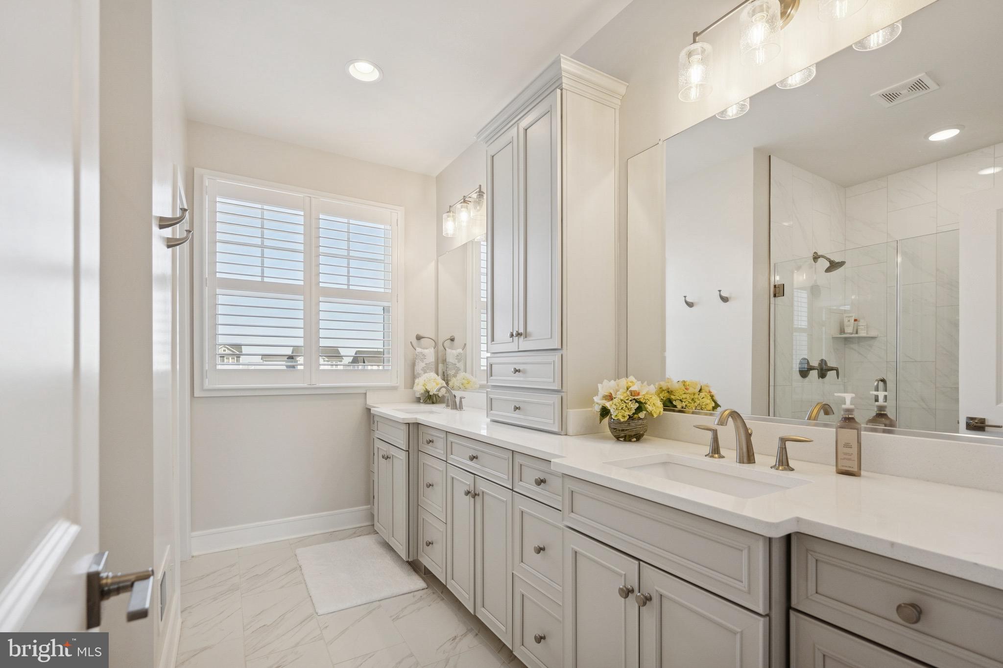 MEADOWBROOK - Residential