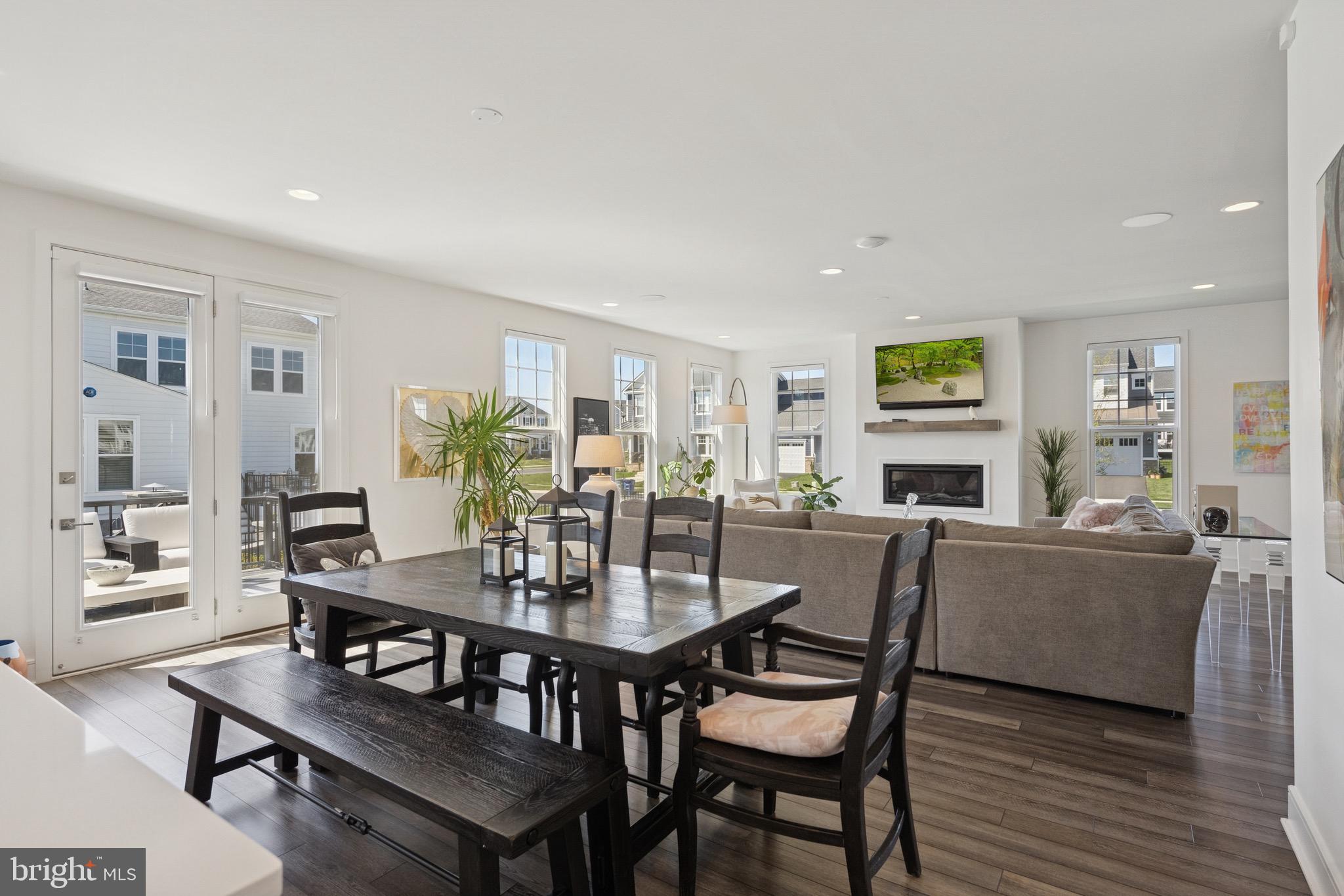 MEADOWBROOK - Residential