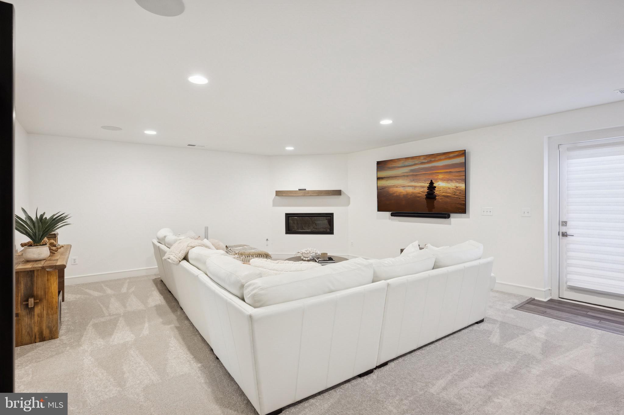 MEADOWBROOK - Residential