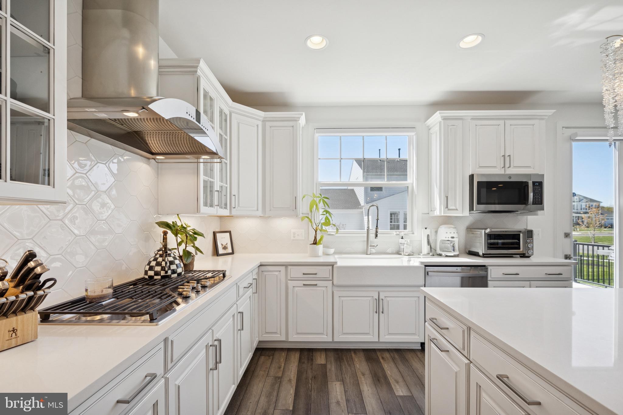 MEADOWBROOK - Residential