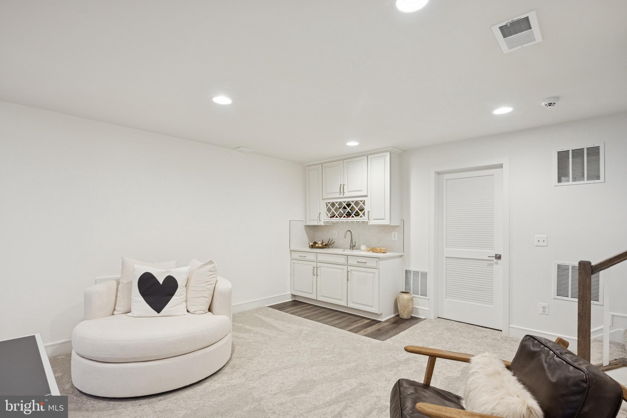 MEADOWBROOK - Residential