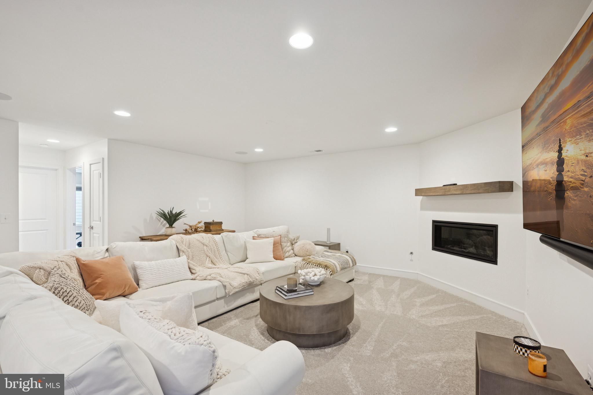 MEADOWBROOK - Residential