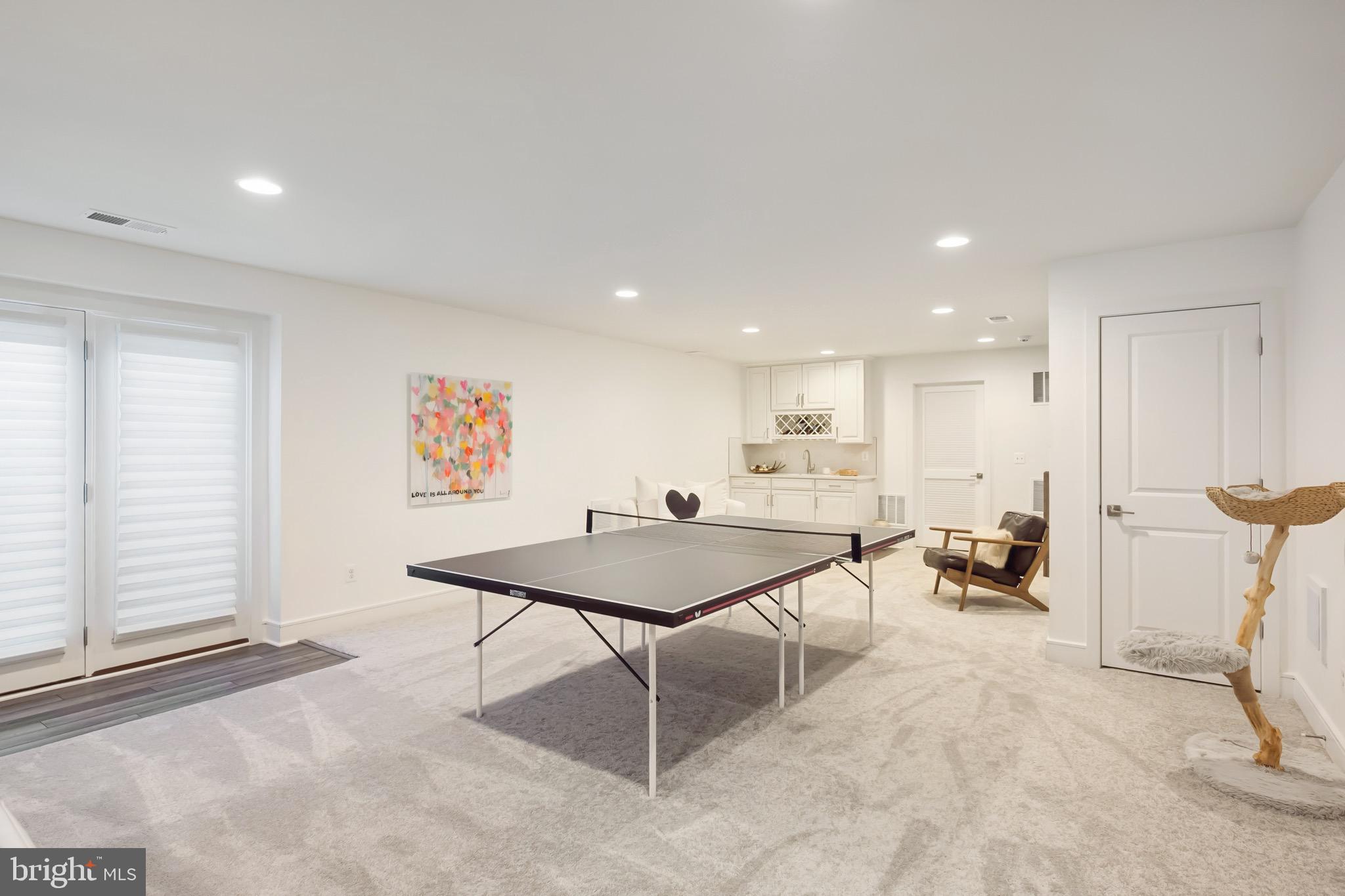 MEADOWBROOK - Residential