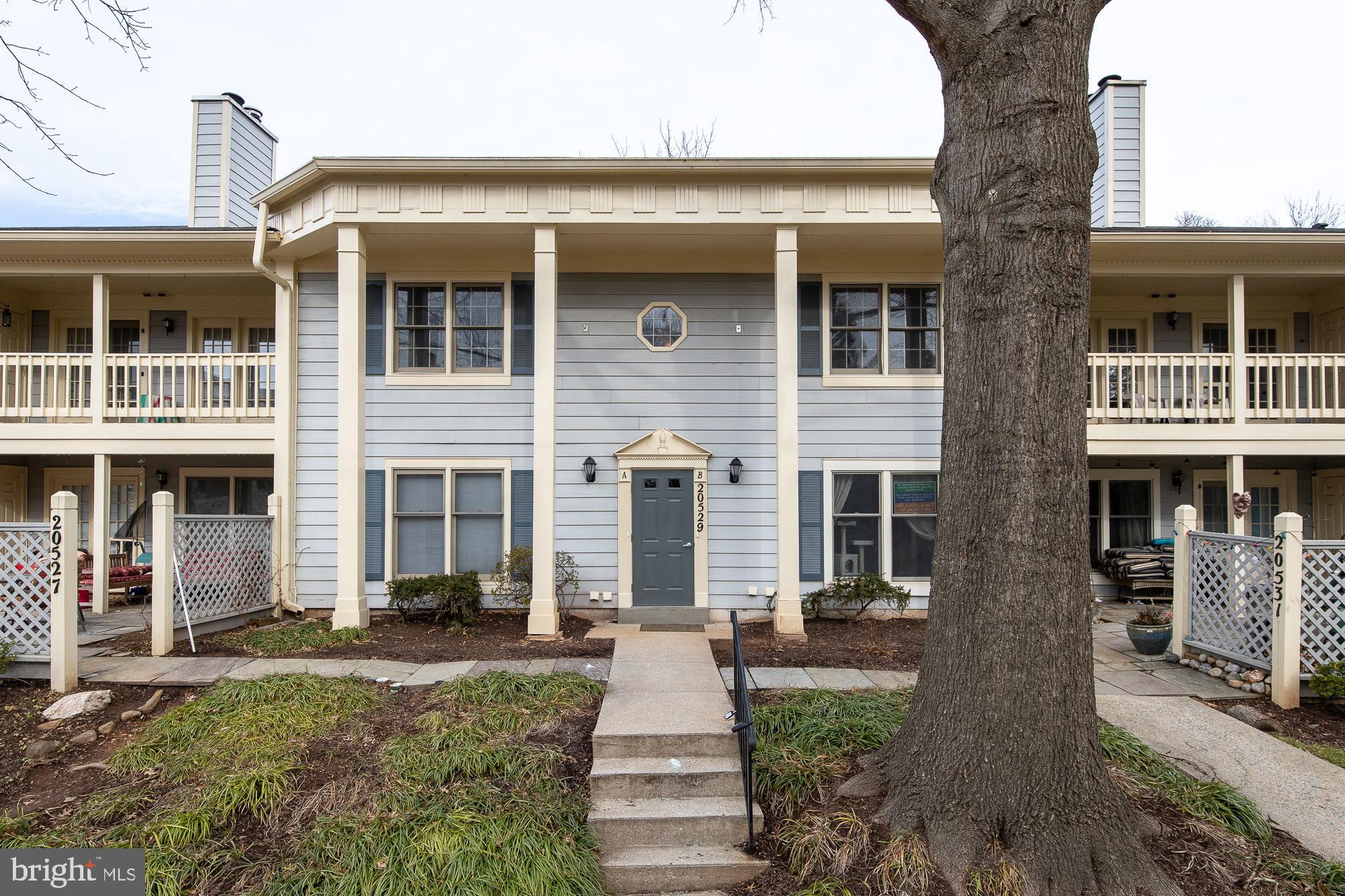 Fully renovated & Move in ready! New granite, New Appliances, New Hard Wood Bamboo flooring, Fresh paint, and well maintained. Plenty of parking spaces, 2 Large master bedrooms with walk-in closet and private bathrooms. Minutes away from I-270 and shopping centers. 2-Story ceilings with a Large balcony. Don't miss your chance to own this charming home!