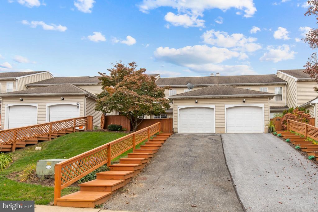 Photo of 113 TREETOPS DR, LANCASTER, PA 17601 (MLS # PALA2027294)