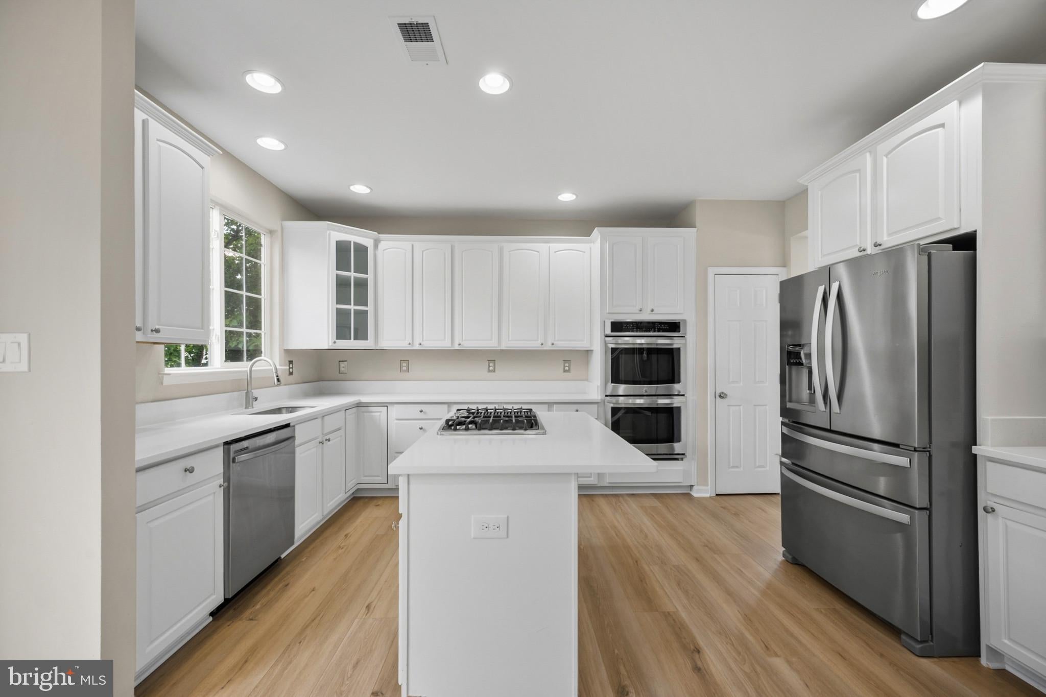 927 FAIRWOOD DRIVE