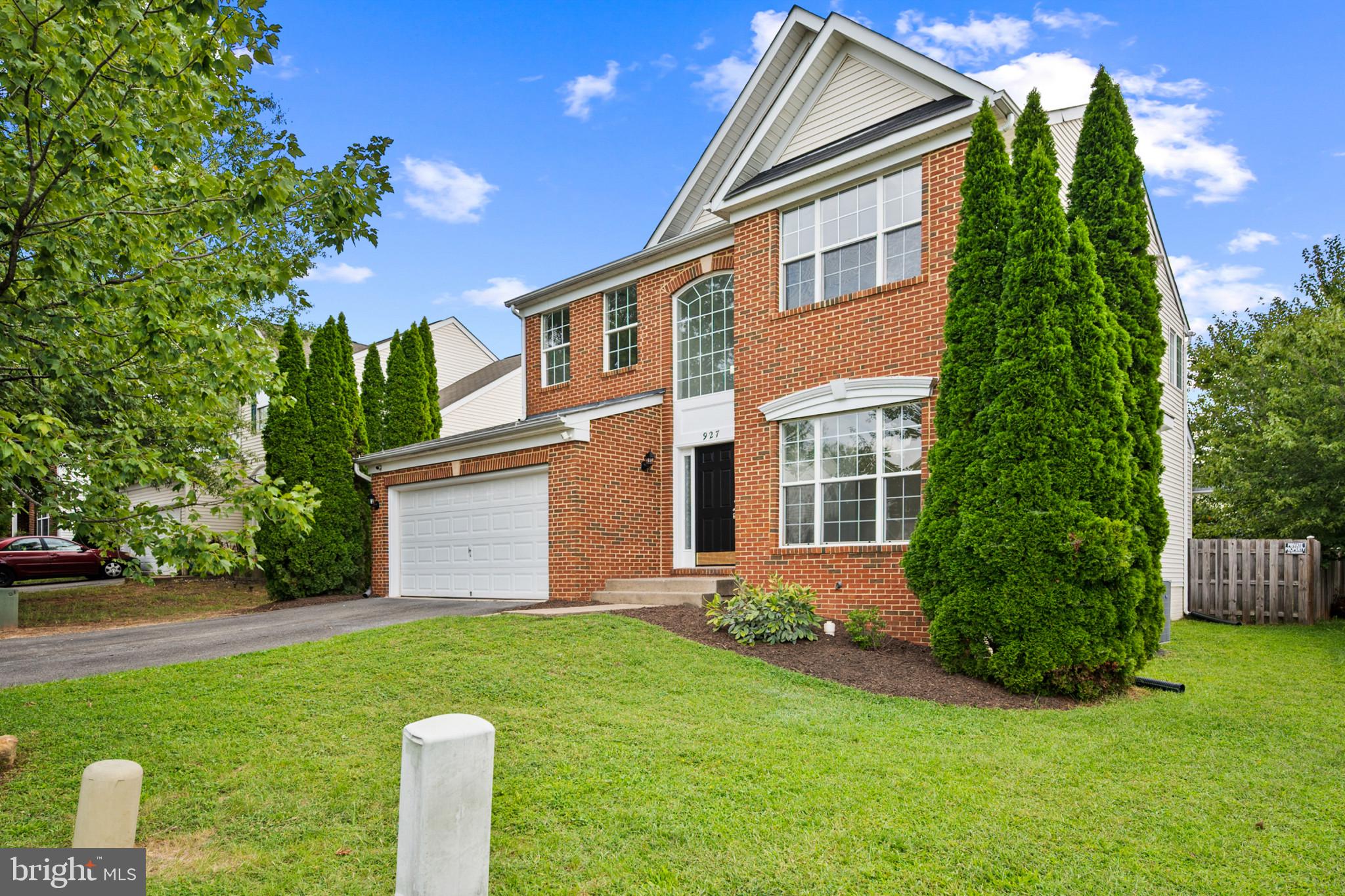 927 FAIRWOOD DRIVE