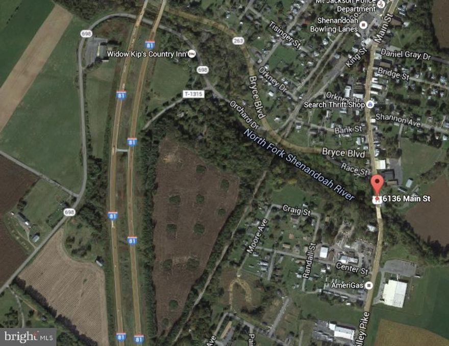 50,000+ SF of industrial space on 6.2 acres with easy I-81 access in Mount Jackson. Office space, employee restrooms, breakroom, loading docks.Perfect for manufacturing, food processing, etc. Will consider lease/purchase. Seller reserves 1031 options