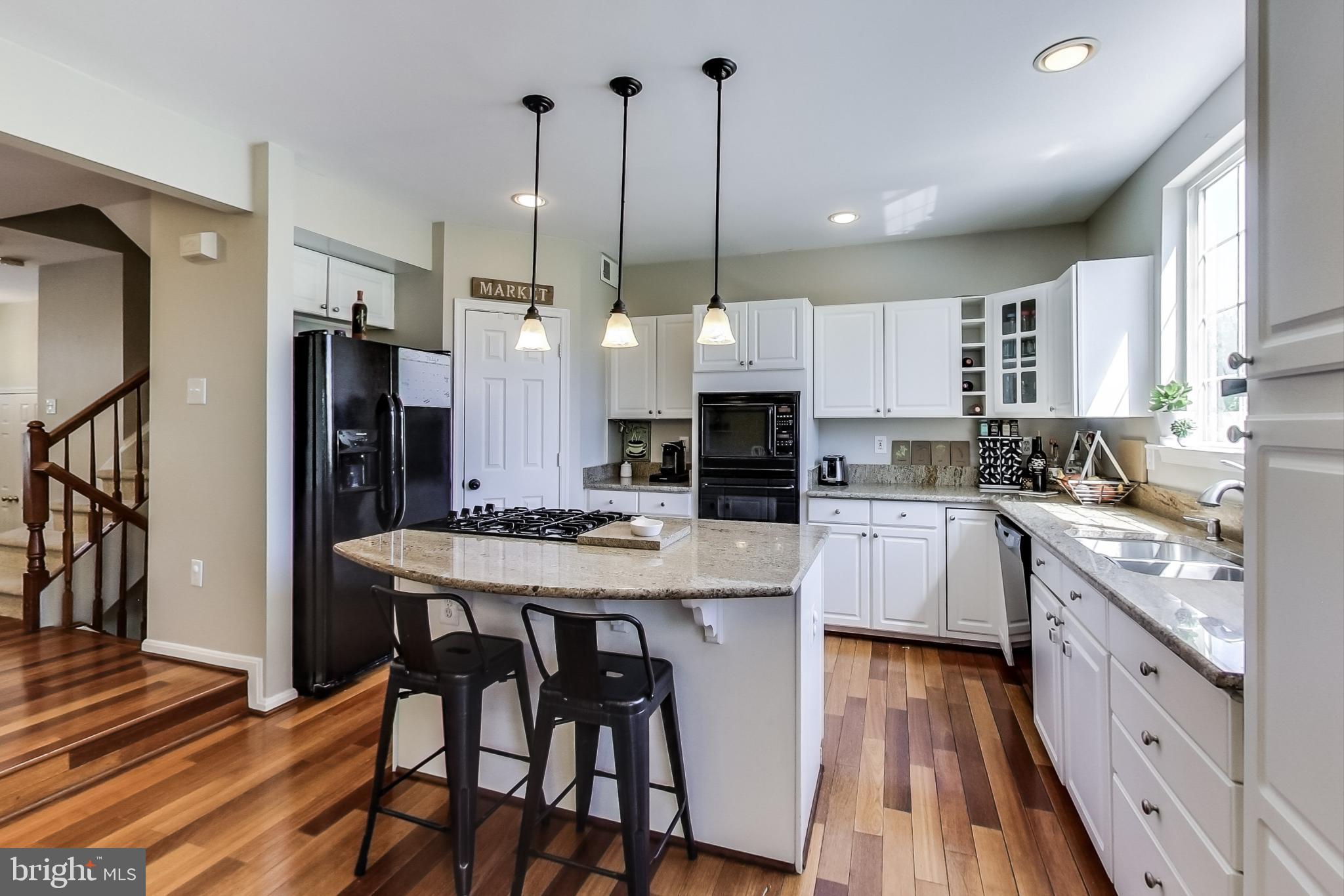 COURTS OF ASHBURN - Residential