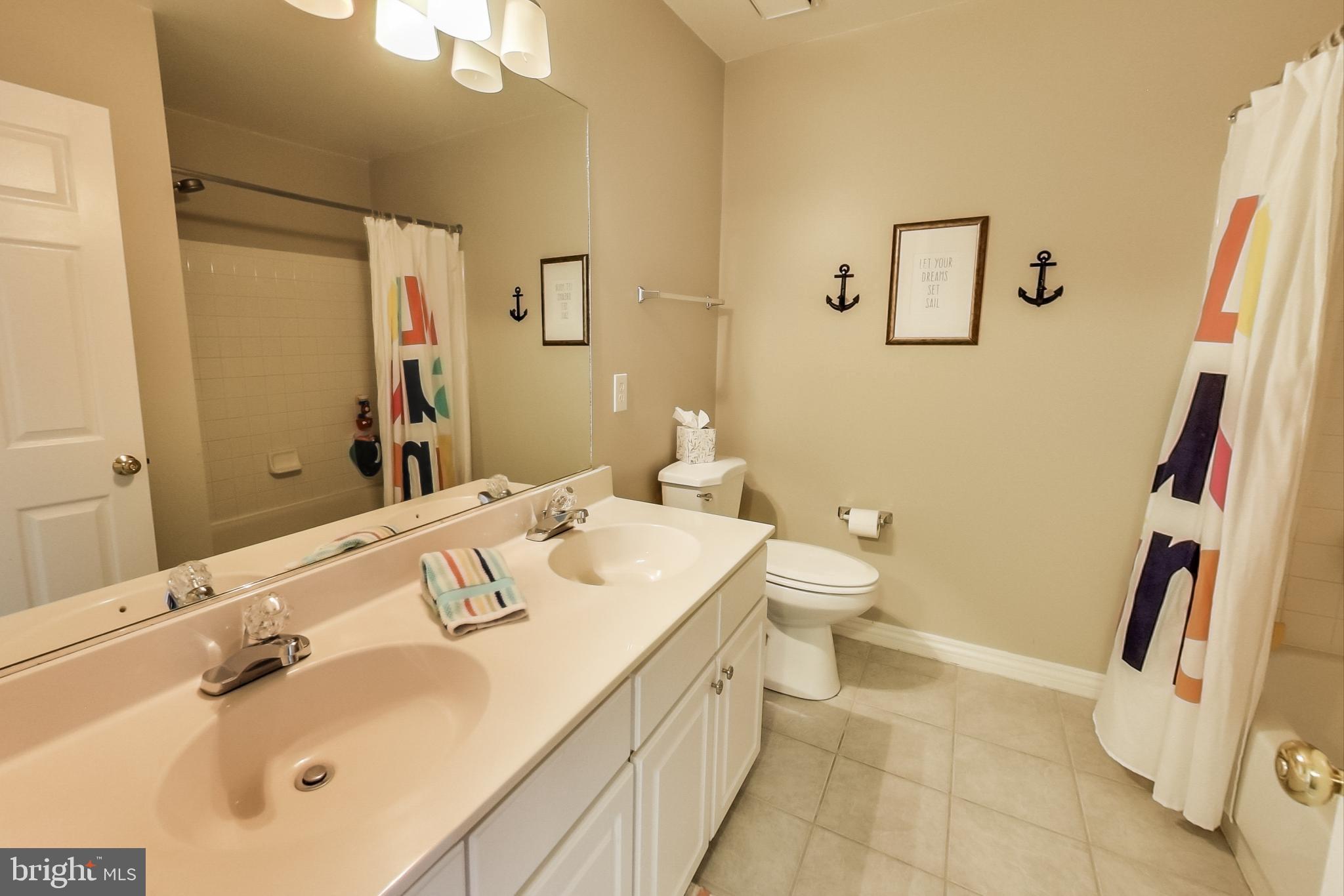 COURTS OF ASHBURN - Residential