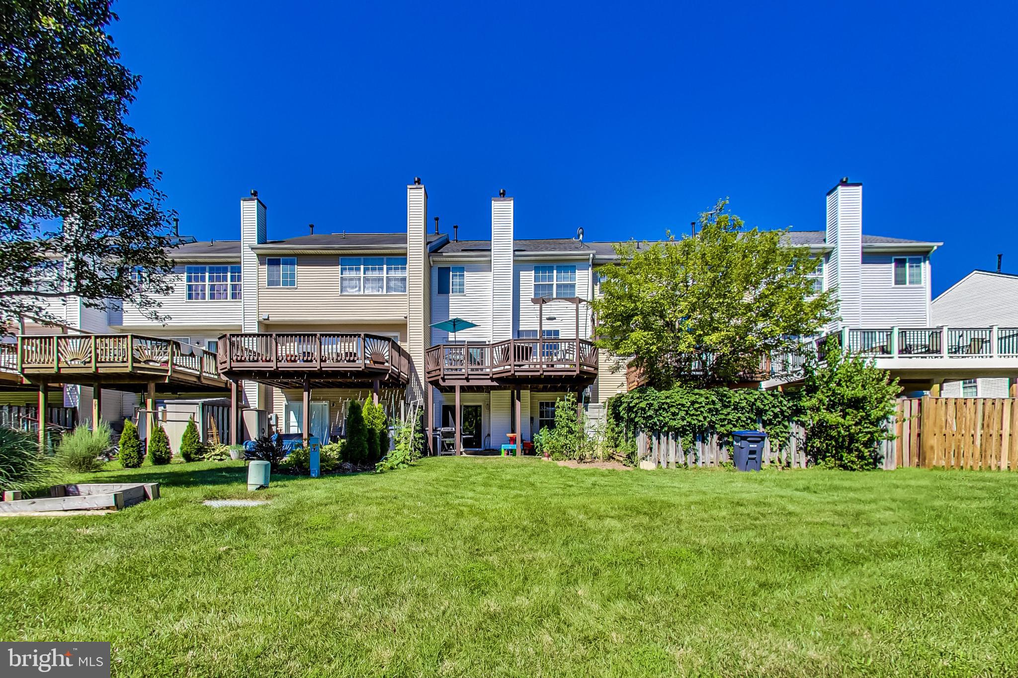 COURTS OF ASHBURN - Residential