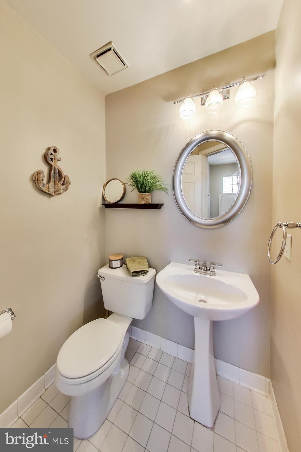 COURTS OF ASHBURN - Residential