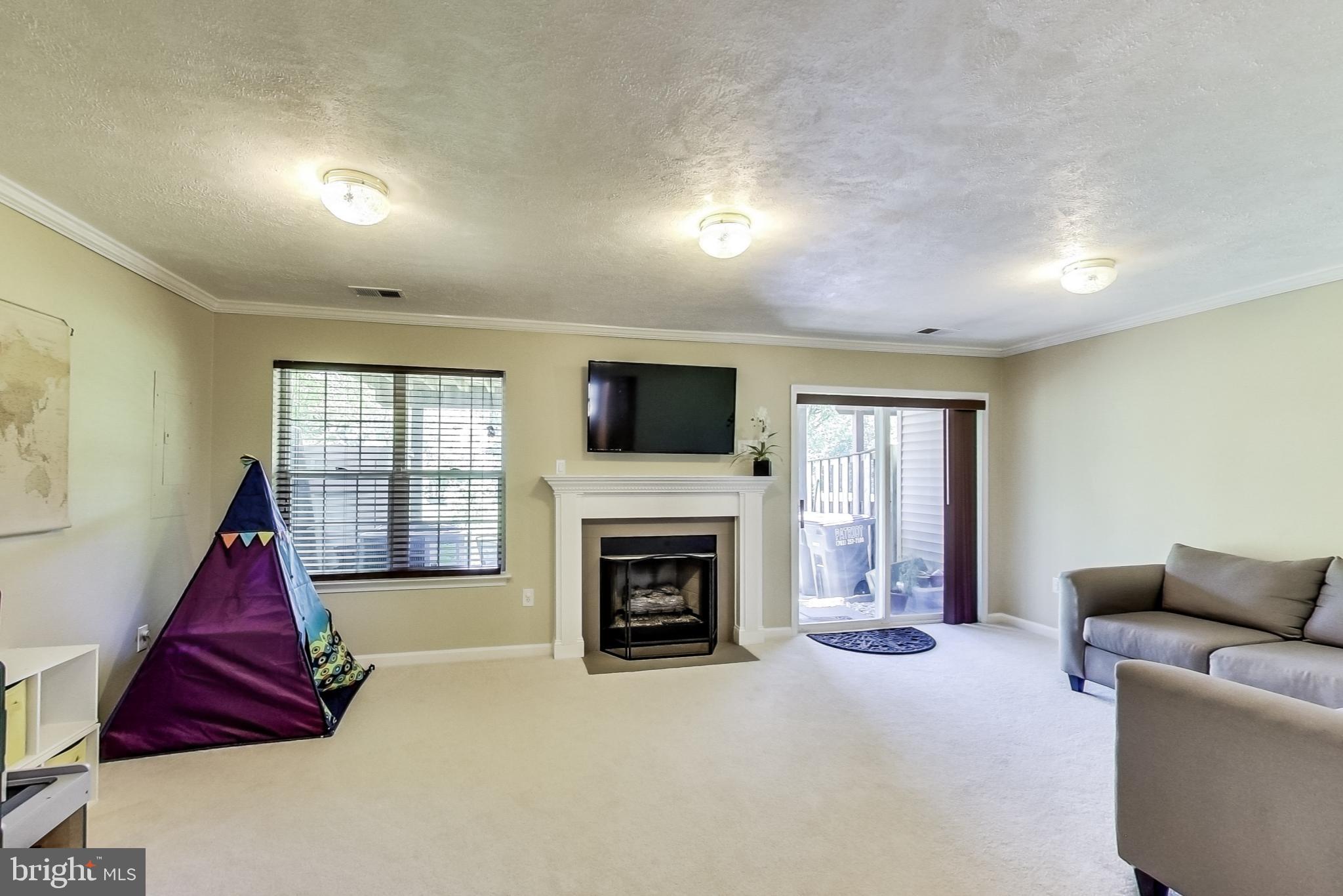 COURTS OF ASHBURN - Residential